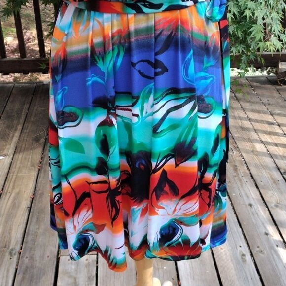 En Focus Petite Tropical Inspired Dress - Picture 3 of 11